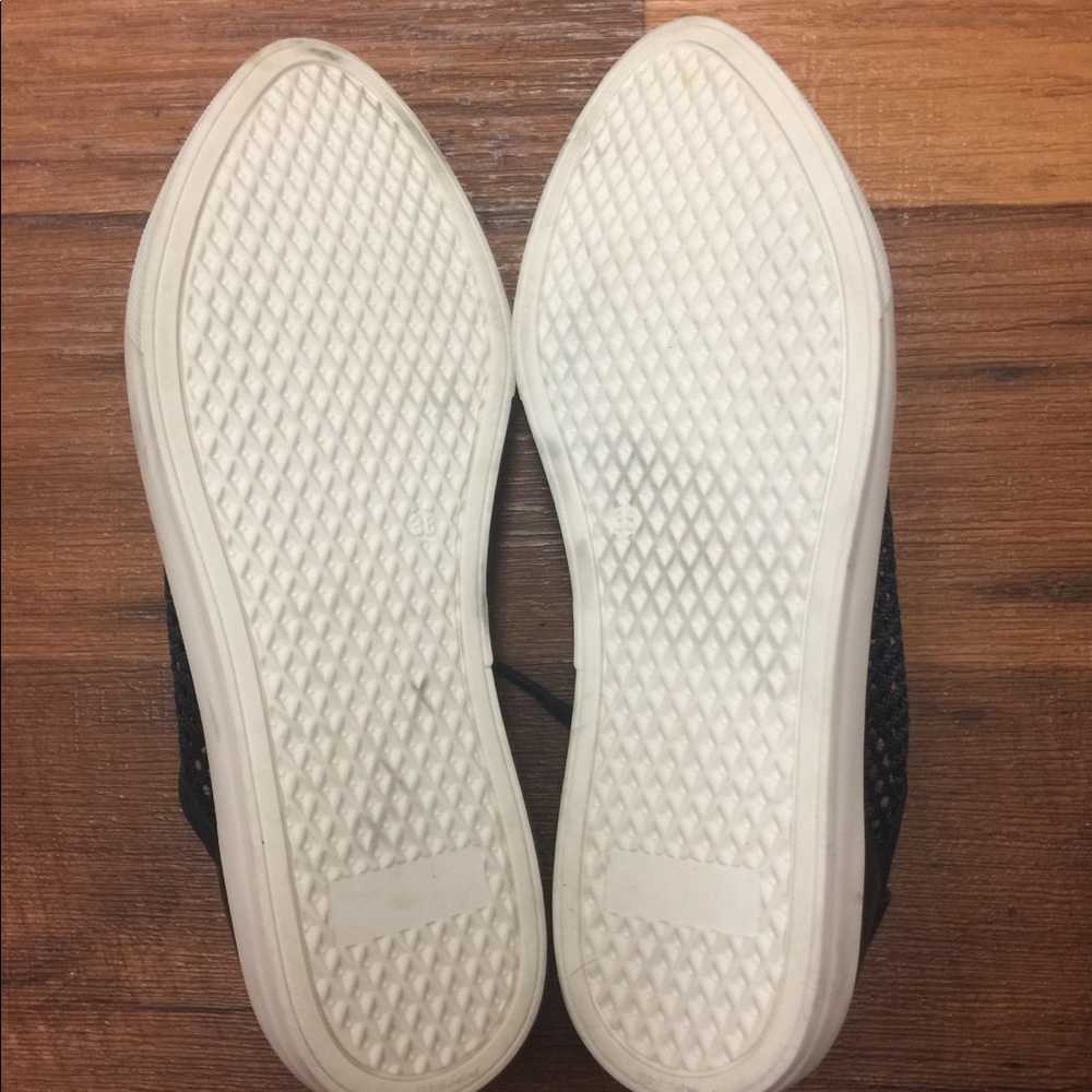Vince Camuto mesh and leather sneakers size 8🖤🥰 - Picture 6 of 6